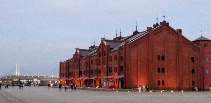 夕方近い赤レンガ倉庫