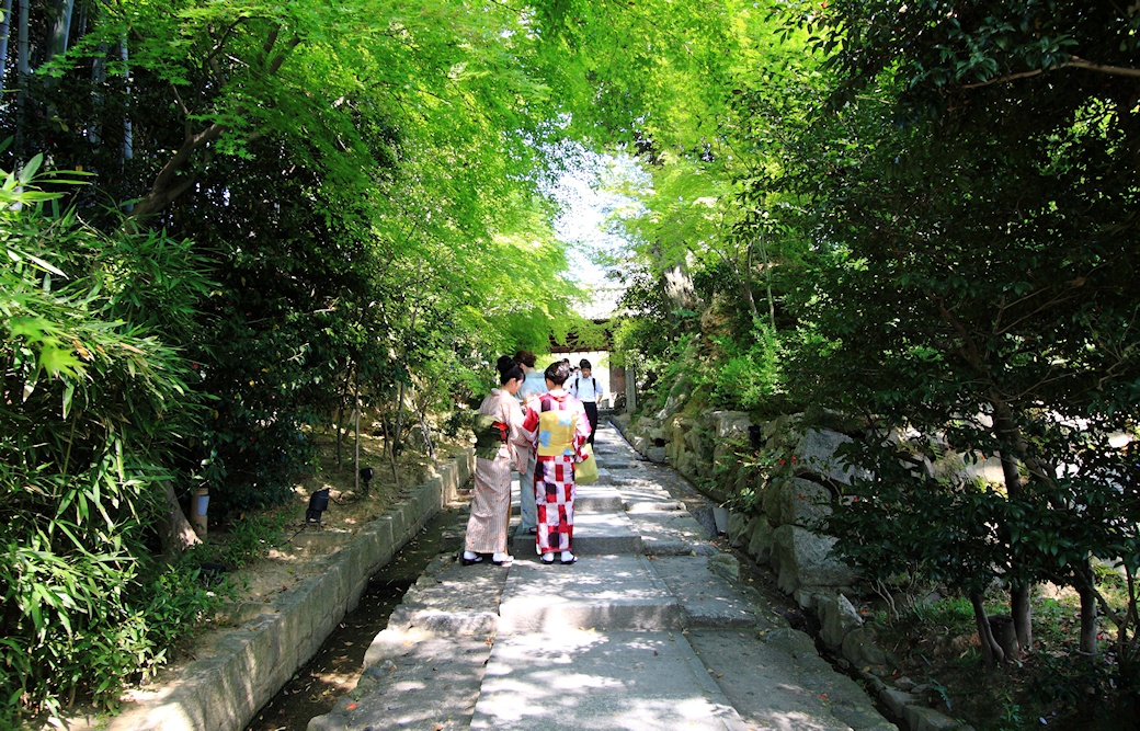 ���䎛�ւ̐Βi